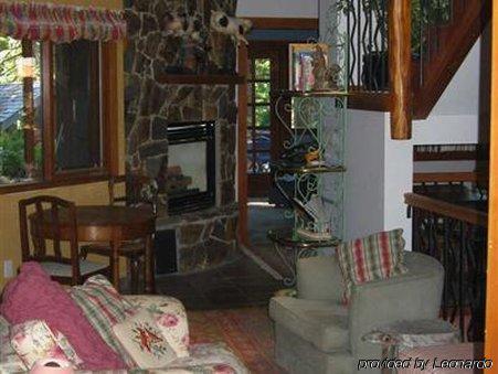 Inn At Clifftop Lane Bed And Breakfast วิสต์เลอร์ ภายใน รูปภาพ
